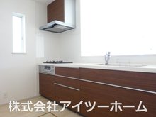 大字元町（忍海駅） 1990万円～2290万円 浄水器付システムキッチンです！