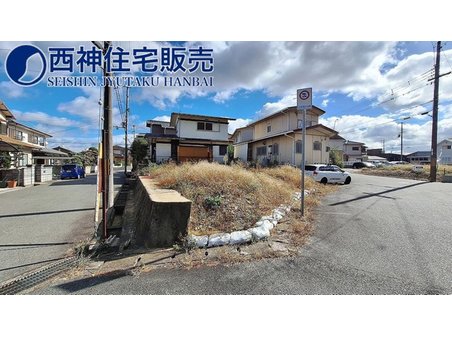 志染町中自由が丘１（志染駅） 2580万円 お車は2台駐車していただけます。現地（2023年11月13日）撮影