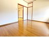 緑台２ 898万円 現地写真（洋室） 大容量の収納付で居住スペース広々使用できます。