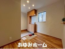 須賀町（高槻市駅） 3280万円 ■玄関写真■ 玄関廊下も広く出入りしやすい広さです♪