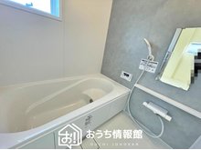 神照町 1980万円～2280万円 現地写真（浴室） 浴室暖房乾燥機付き。１坪タイプで広々です。
