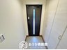 神照町 1980万円～2280万円 現地写真（玄関） 玄関には、大型のシューズ収納を設置しています。