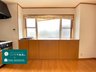 熊野町１ 2780万円 【LDK】 リビングには大きなカウンターつき窓がございます。収納もたくさんですっきりと整理整頓できますね。書類やアルバムを入れたり、パントリー収納として使っても◎。棚上に、なにか置いたりもできます。