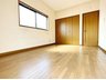 勝原区下太田（網干駅） 1200万円 現地写真（洋室） 大容量の収納付で居住スペース広々使用できます。