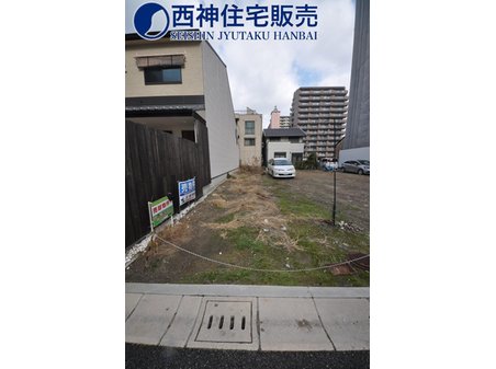 鍛治屋町（明石駅） 2400万円 交通は、JR山陽本線「明石駅」まで徒歩約６分の立地です。現地（2024年1月19日）撮影