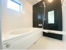 あすか野南２ 3880万円 現地写真（浴室） 浴室暖房乾燥機付き。１坪タイプで広々です。