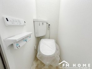 ハイム甲子園 ■現地トイレ写真■ ウォシュレット付トイレ♪ 日々のお掃除も楽にできます！