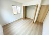 平岡町一色（東加古川駅） 2590万円 現地写真(寝室) 木目の美しさを際立たせるシンプルデザインの建具を使用しています。