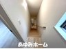 見付山２（茨木駅） 4880万円 【階段写真】 ゆるやかに上り下りできる階段は、手すりが標準装備♪手すりは、腰の負担を軽減する効果とお子様の安全も守ります♪