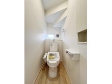 クレイドルガーデン和歌山市園部第４　【一戸建て】 同仕様 １階はもちろん２階にもトイレがございます。 どちらもウォシュレット完備