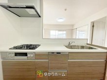 千里山田コーポラス システムキッチン新調！開放感のあるカウンターキッチンでお料理が更に楽しくなります！食器洗い乾燥機付きでお料理後の後片付けも楽ラクです！