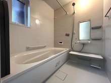 松美台 3080万円 現地写真（浴室） 浴室暖房乾燥機付き。１坪タイプで広々です。