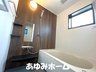 東天川３（高槻市駅） 3080万円 【浴室写真】 １６１６サイズ１坪タイプの大きな浴室です♪換気用の窓もありカビ対策にもなります♪