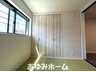 上土室５（摂津富田駅） 4380万円 【１F和室写真】 １F和室には大型クローゼットが完備されて、たくさん洋服を収納できます♪