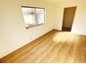 大津区天満（山陽天満駅） 2590万円 現地写真(寝室) 木目の美しさを際立たせるシンプルデザインの建具を使用しています。