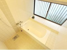 城見台４ 980万円 現地写真（浴室） 老後の事にも配慮した設計、ゆったりできる浴室です。