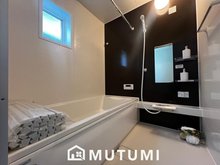 LIGNAGE　奈良市中山町　第２３－１期　全４邸　【一戸建て】 現地写真（浴室） 浴室暖房乾燥機付き。１坪タイプで広々です。