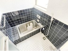 青山北２（余部駅） 890万円 現地写真（浴室） 老後の事にも配慮した設計、ゆったりできる浴室です。