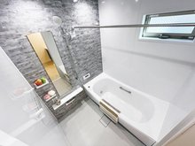 kiNOie東大阪市下小阪２丁目　自由設計住宅　ご自慢ハウスプロジェクト 建物プラン例　建物価格1500万円、建物面積105.7㎡。 足を伸ばしてくつろげる広いバスルーム♪浴室乾燥機付きでお掃除の手間も軽減されます。
