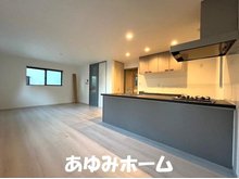 ◆茨木市下穂積・【限定１区画】新築戸建◆　【一戸建て】 【リビング写真】 リビングスペースを見渡せます♪１７帖のリビングは開放感もあり、家族でゆっくり過ごせる空間です♪