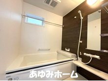 金田町３（萱島駅） 3380万円 【浴室写真】 １６１６サイズ１坪タイプの換気暖房浴乾燥機付き♪カラリ床等を標準装備し床が滑りにくく、お子様なども安心して入浴して頂けます♪