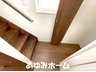 金田町３（萱島駅） 3380万円 【収納写真】 ２階の階段の横には大きな収納があり、散らかりがちなリビングもスッキリ収納できそうです♪