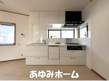 若葉町（寝屋川市駅） 2299万円 ■キッチン写真■ キッチンも新調♪窓もあり、換気や明るい日差しが入ります♪