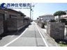 東本荘２（播磨町駅） 2600万円 前面道路は幅員約3ｍ、交通量少なめでお車の入出庫も安心です。現地（2022年3月27日）撮影