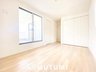 大字伴堂（黒田駅） 2380万円～2680万円 現地写真（寝室） 木目の美しさを際立たせるシンプルデザインの建具を使用しています。