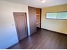北新在家３ 2280万円 現地写真（寝室） 大容量の収納付で居住スペース広々使用できます。
