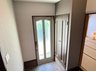 北新在家３ 2280万円 現地写真（玄関） 開放的な広さで、散らかりがちな玄関も片付け安心です。