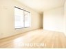 田中町（近鉄郡山駅） 2780万円・2880万円 現地写真（寝室） 木目の美しさを際立たせるシンプルデザインの建具を使用しています。