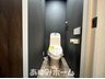 栄町２（富田駅） 3180万円 【トイレ写真】 ウオシュレット便座付きの節水トイレです♪♪シックなクロスのおしゃれな空間のトイレです♪