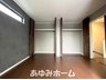 栄町２（富田駅） 3180万円 【洋室写真】 ６．８帖の洋室です！壁一面にクローゼットがあり、たくさん収納できます♪