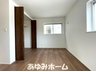 沖町（大和田駅） 3280万円 【２号棟洋室写真】 白基調で明るい洋室です♪８帖もありますので、主寝室に最適ですね♪