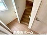 沖町（大和田駅） 3180万円 【１号棟階段写真】 ゆるやかに上り下りできる階段は、手すりが標準装備♪手すりは、腰の負担を軽減する効果とお子様の安全も守ります♪