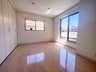 栄谷（和歌山大学前駅） 2480万円 ２階６．７５帖の洋室 壁一面のクローゼットもあり、収納が充実しております。