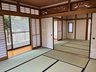 東香里南町 3980万円 二間つづきの和室は8帖+8帖でゆとりの広さ、今では珍しい彫刻欄間ですは風格あります。 室内（2024年4月）撮影