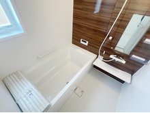 FIRST TOWN　姫路市飾磨区山崎　第５期　全３邸　【一戸建て】 現地写真（浴室） 浴室暖房乾燥機付き。１坪タイプで広々です。