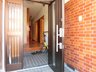 西霞町 2690万円 玄関ドアは近年リフォーム済。