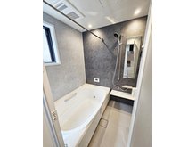 宮島口西３（宮島口駅） 4480万円 浴室乾燥機気の付き1.25坪タイプの浴室☆ ユニットバスは、気密性にも優れています。そのため、冬場でもお湯が冷めにくく、暖かい空間を維持することができます。