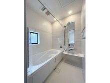 美鈴が丘緑３ 3680万円 浴室乾燥機気の付き1坪タイプの浴室☆ ユニットバスは、気密性にも優れています。そのため、冬場でもお湯が冷めにくく、暖かい空間を維持することができます。