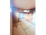 大字仁井令 780万円 2階4.5帖和室です。押入れや天袋があり、収納充実。