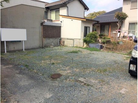 松崎町 198万円 狭小地です。居住用宅地や駐車場用地・物置・倉庫など現況を活かした利用方法を現地で確認しましょう