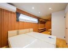 山本新町４ 3750万円 二階主寝室には、高級シングルベット２台あります。寝心地の良いベットでゆっくり睡眠できます