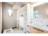 山本新町４ 3750万円 洗面室には、収納キャビネットがありますので、常時使うタオルなど整理できます