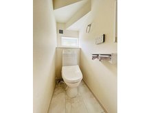 リーブルガーデン下関市秋根上町１丁目　【一戸建て】 １階・２階にトイレを設置しております。