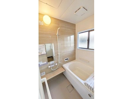 東仁井令町　木造戸建 ユニットバス新設☆彡お子様と一緒にバスタイムを楽しめる広々浴室です。