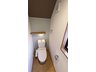 美東町真名 770万円 清潔感のあるトイレには便利な棚と間接照明付き