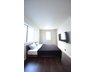 川内３（安芸矢口駅） 3980万円 ベッド・55型テレビ付きの寝室